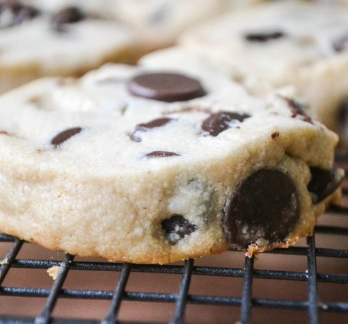 slice and bake peanut butter chocolate chip shortbread cookies