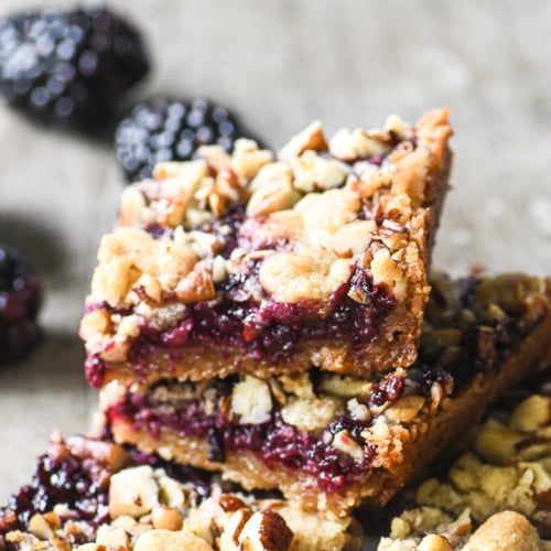 blackberry pecan bars with fresh blackberries