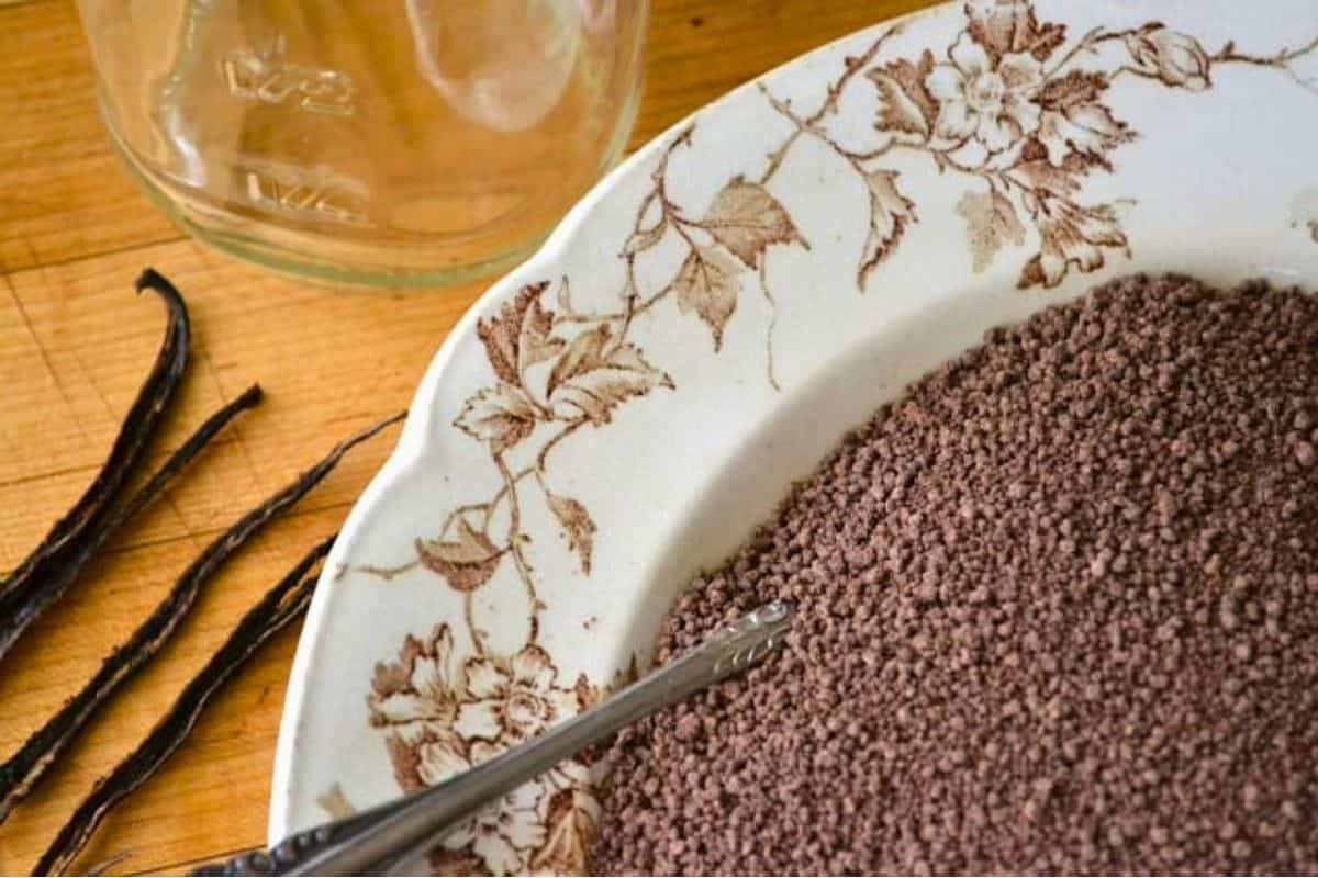 ground chocolate mix with vanilla beans, for French style drinking chocolate.