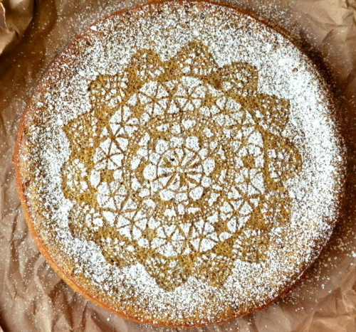how to decorated a cake with a lace doily