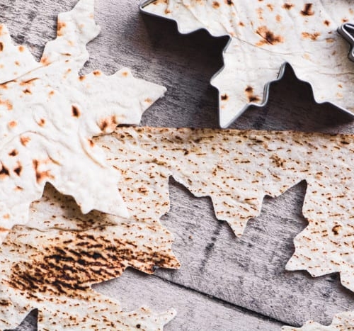 Festive and healthy Snowflake Pita Chips for all your holiday appetizers! ~ theviewfromgreatisland.com