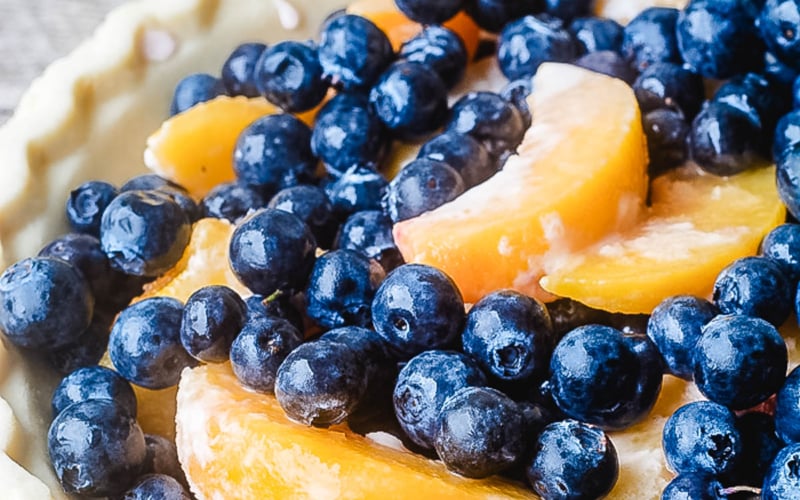 blueberry peach crumble pie.