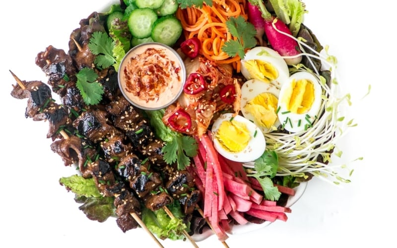 Korean Bulgogi Beef Salad ~ this is steak salad, Korean style! This Korean barbecue inspired salad is topped with richly marinated grilled beef and a variety of veggie 'sides' ~ kimchee optional!