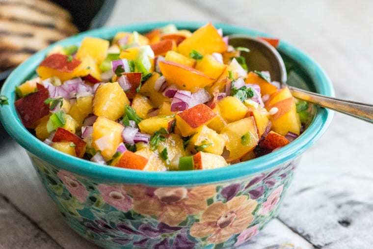 Grilled Chicken with Peach Jalapeno Salsa ~ low calorie, low fat, low carb, gluten free, Whole 30 and Paleo compliant, and Weight Watchers friendly. #chicken #grilled #healthy #glutenfree #paleo #whole30 #lowcarb #weightwatchers #chickenbreast #easy #recipe peach salsa