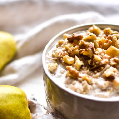Oatmeal with pears and walnuts.
