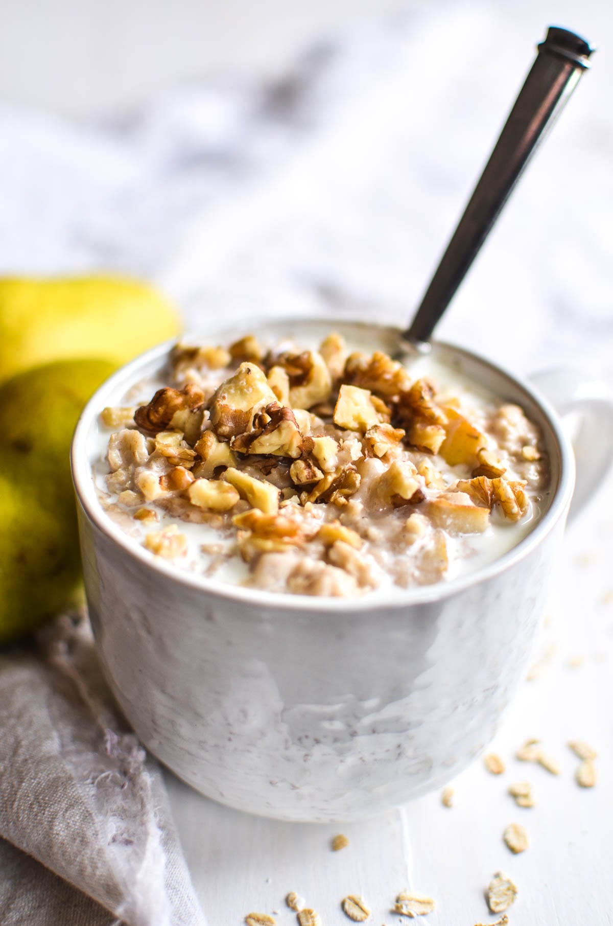 https://theviewfromgreatisland.com/wp-content/uploads/2018/11/spiced-vanilla-pear-oatmeal-2.jpg