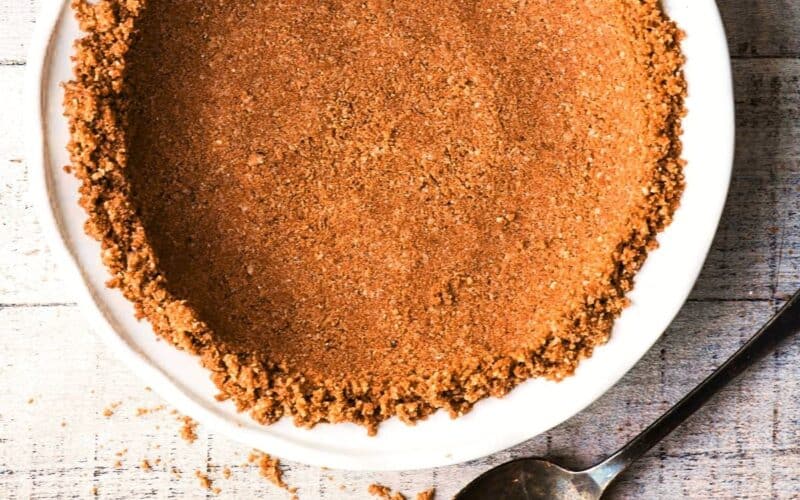 How to make a gingersnap pie crust!
