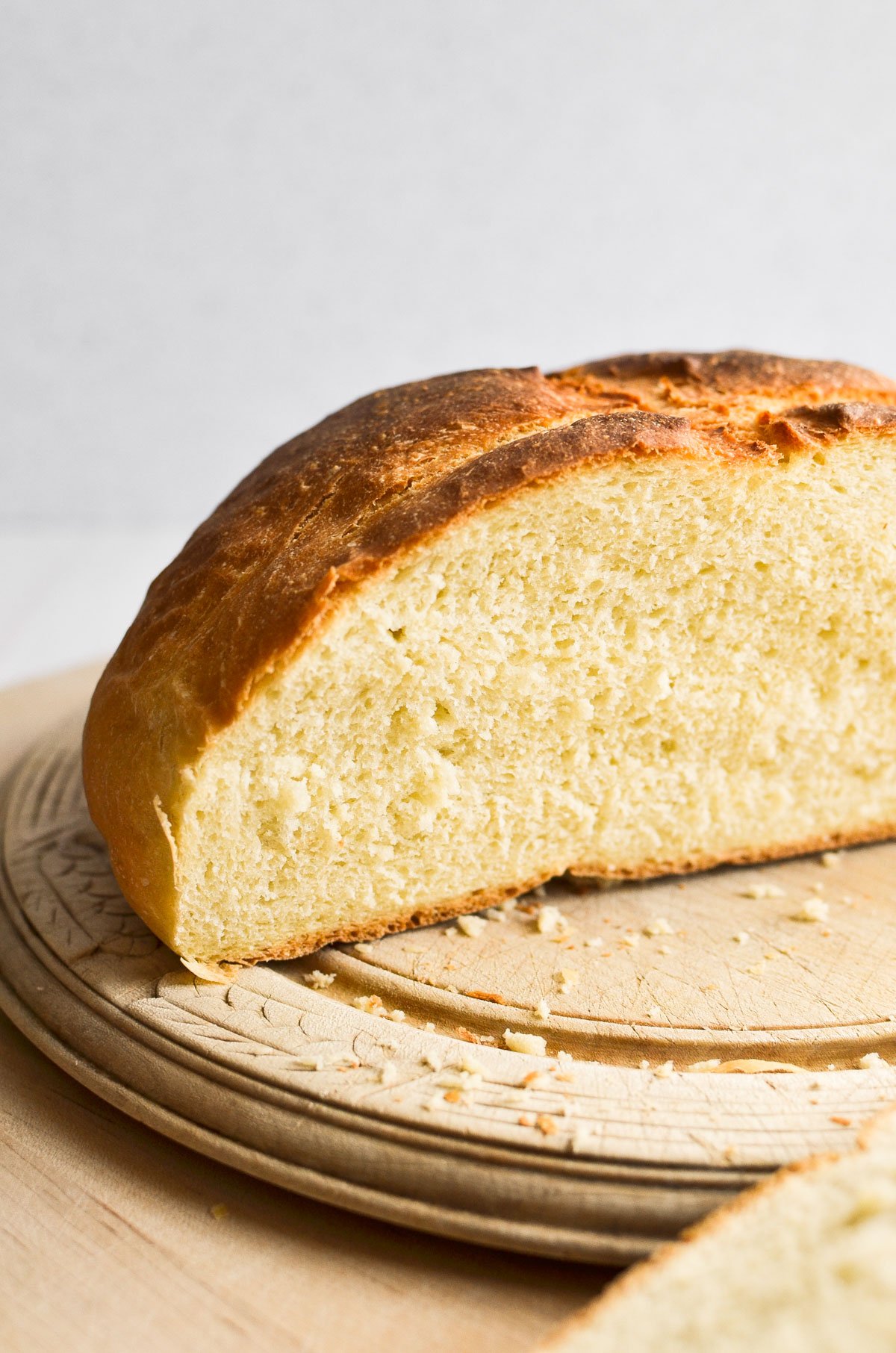 Simple 6-Ingredient Dutch Oven Bread, Baked in a Le Creuset Round Dutch Oven.  With this easy Dutch oven bread recipe, your Le Cr…