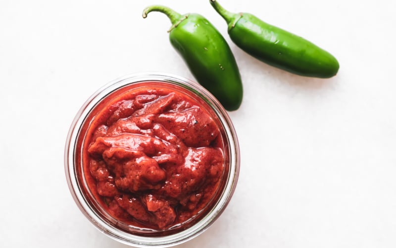 roasted jalapeño ketchup with jalapeño peppers