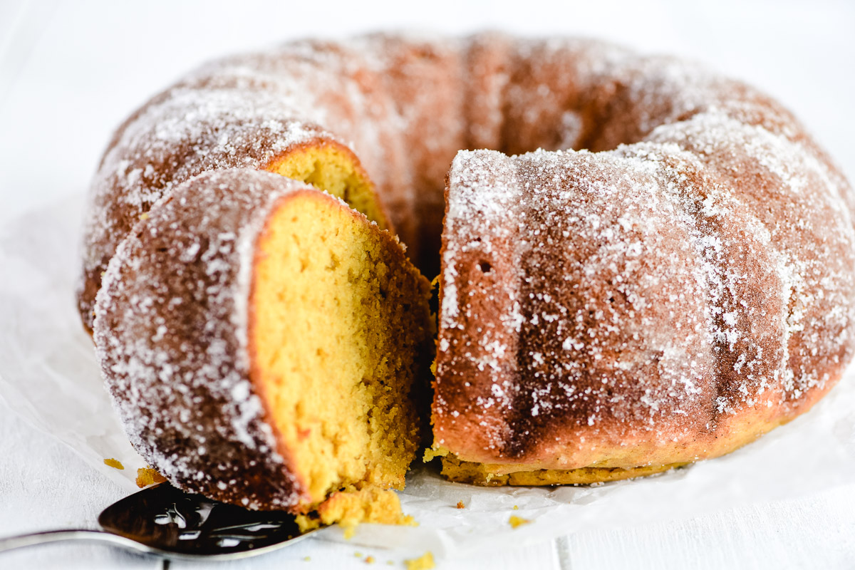 slicing a pumpkin bundt cake