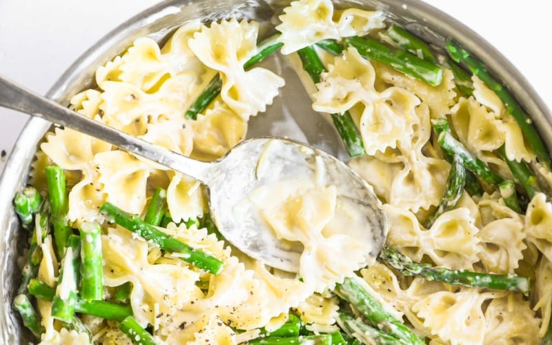 creamy lemon asparagus pasta in a skillet