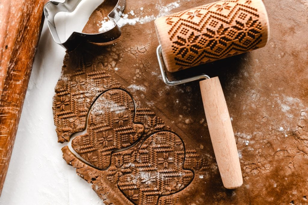 rolling embossed cookies