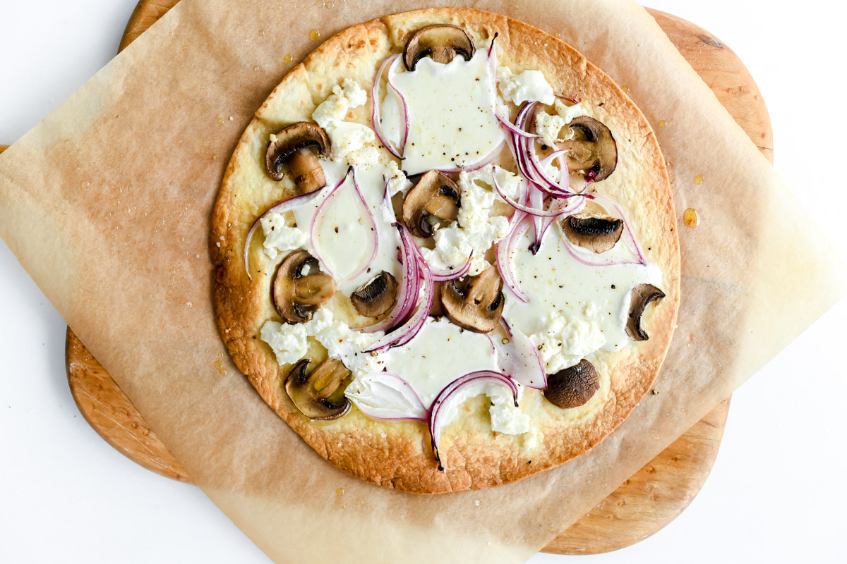 How to Make Flatbread Pizza with a Tortilla • so easy!