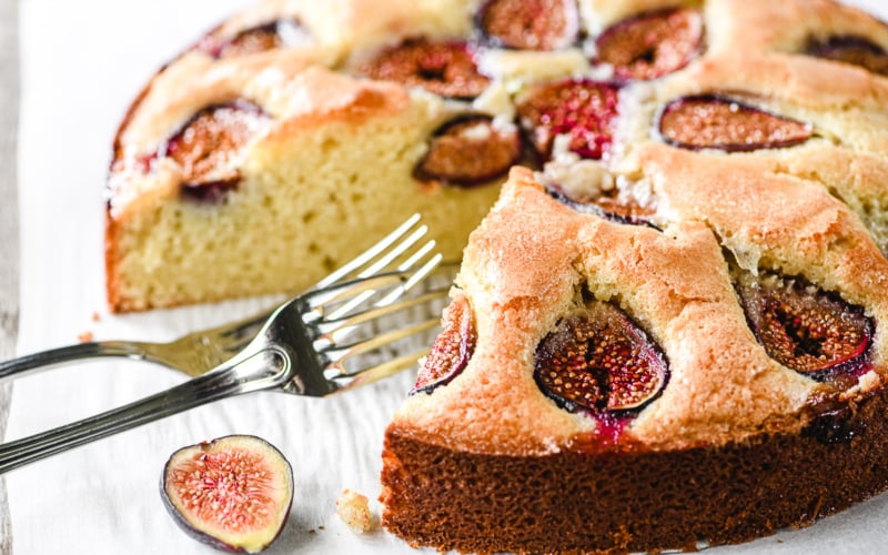 almond fig cake with forks