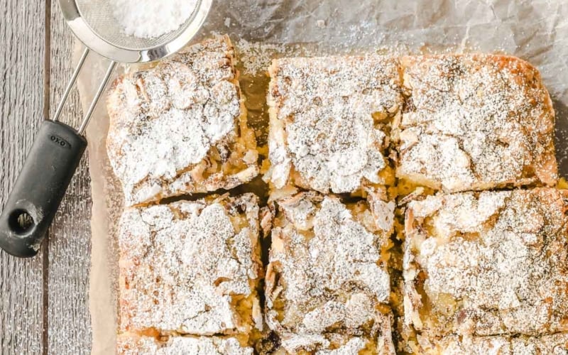 Swedish Visiting Cake bars with powdered sugar.