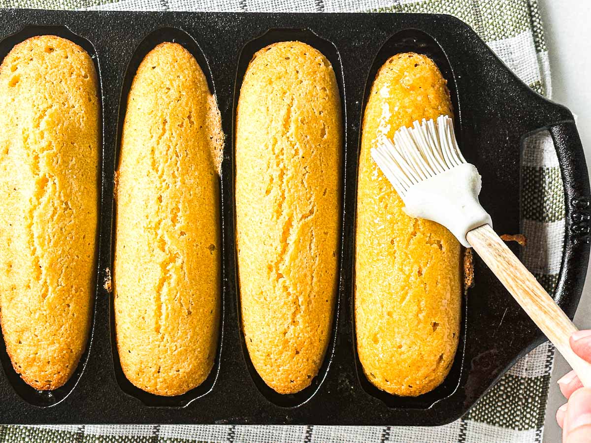 Kitchendots Corn Stick Mold Kit - Make 6 Cornbread Sticks - 3 1/2in X 3/4in