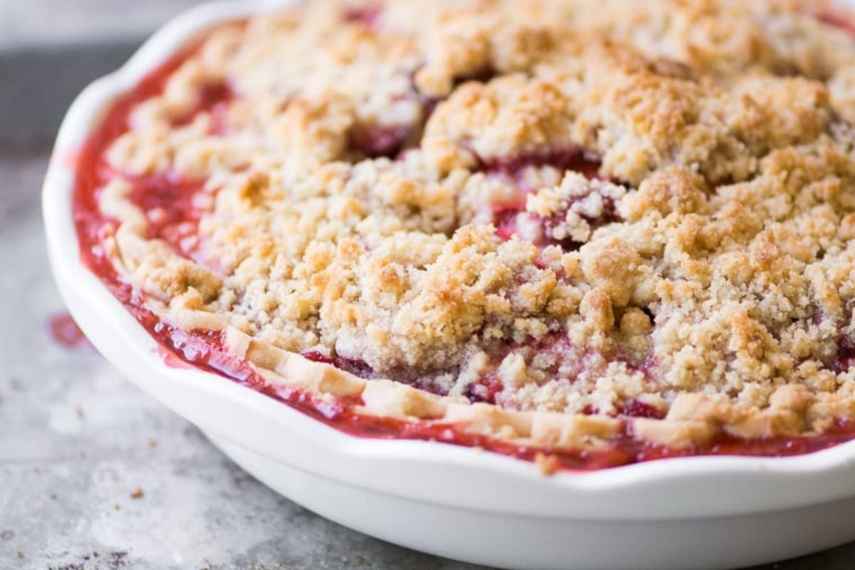 strawberry pie with crumble topping