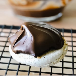 Sarah Bernhardt cookie on a rack.