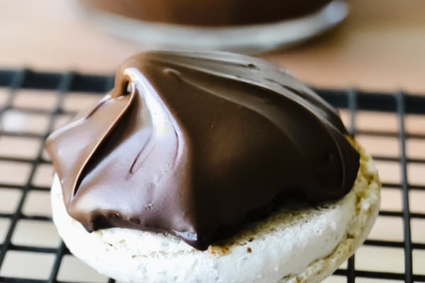 Sarah Bernhardt cookie on a rack.