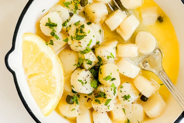 sauteed scallops, pale