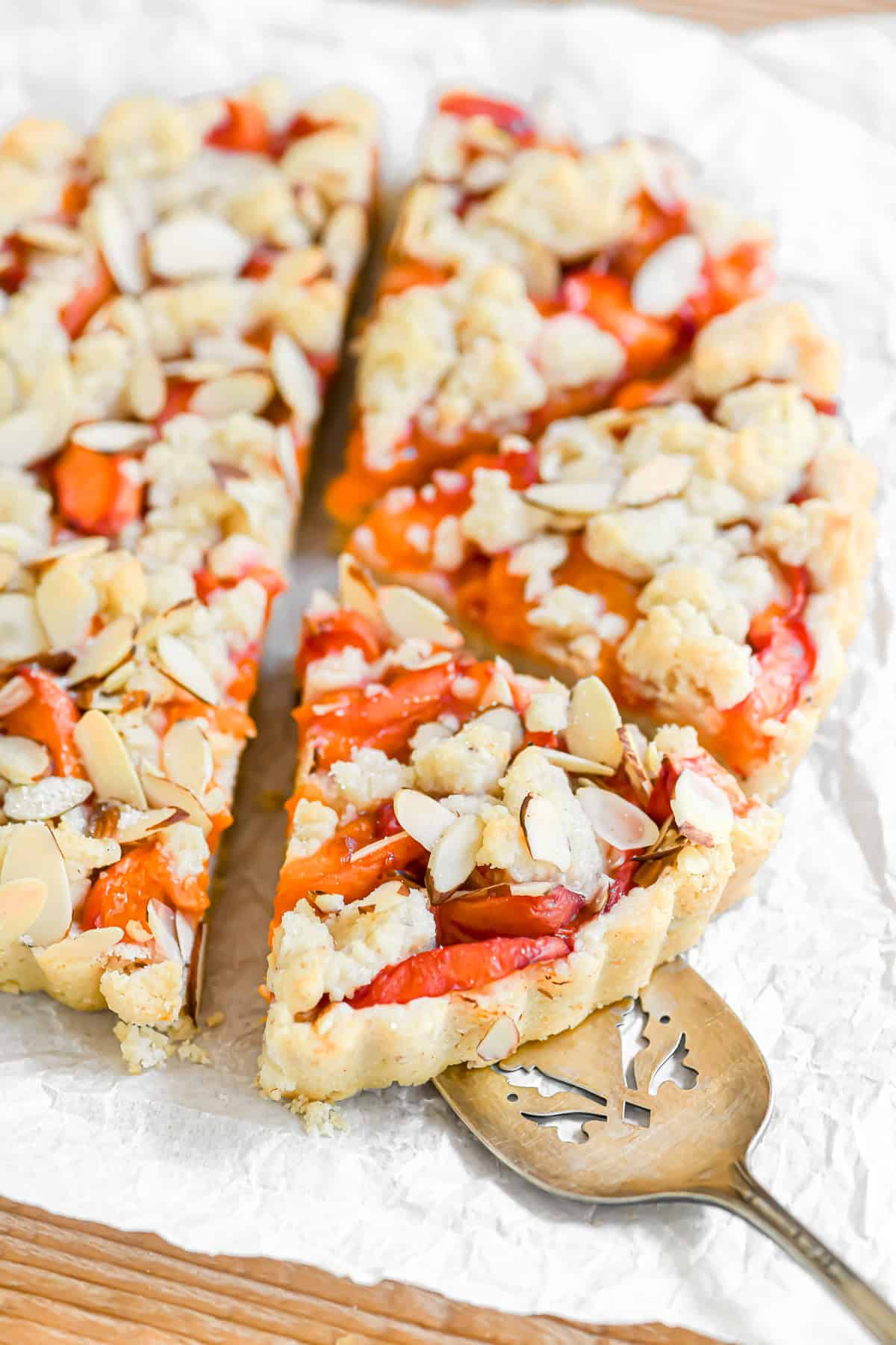 slicing an apricot almond tart.