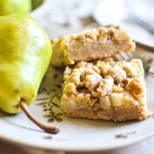 spiced pear crumble bars with fresh pear.