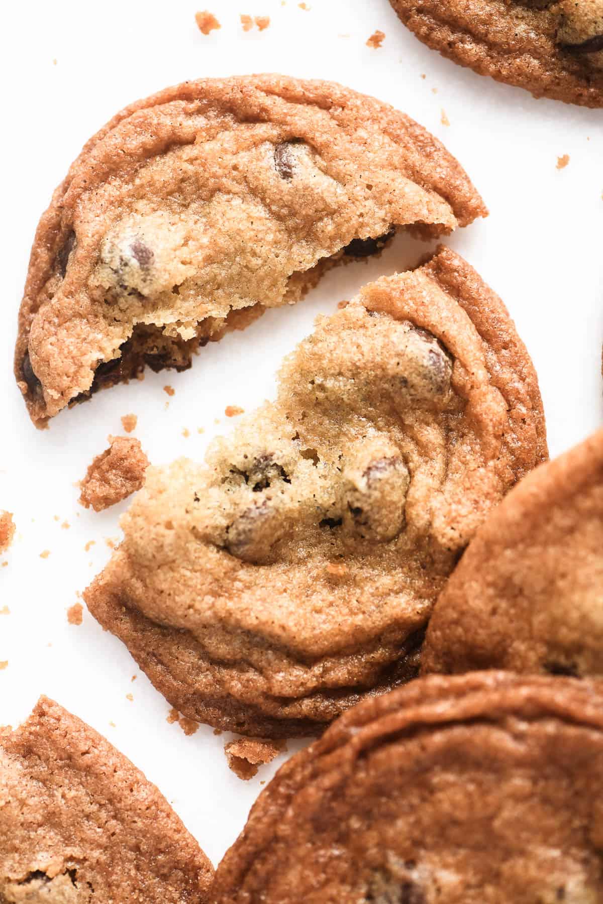 THIN AND CRISPY COOKIES, BROKEN.