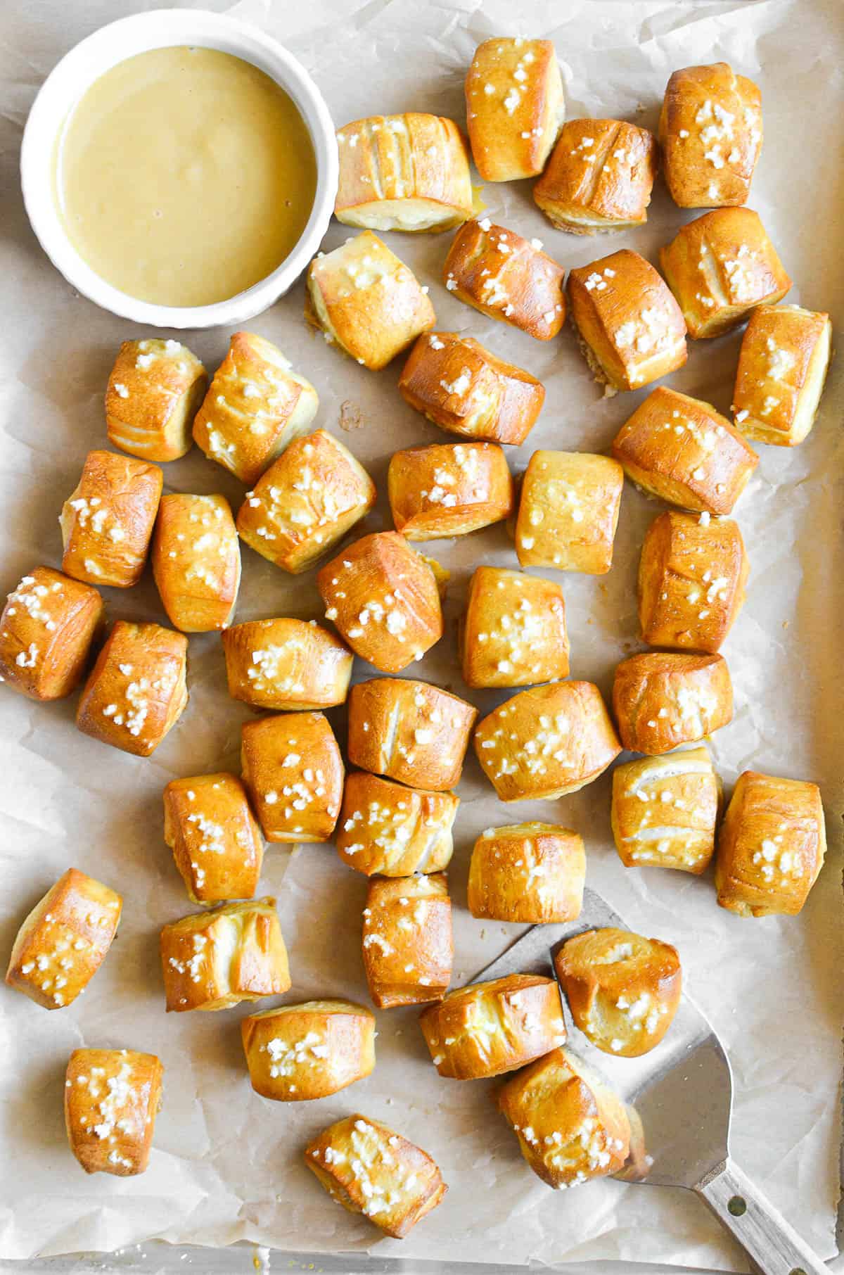pretzel bites with hot honey mustard sauce