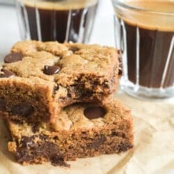 cardamom coffee blondies with glasses of coffee.