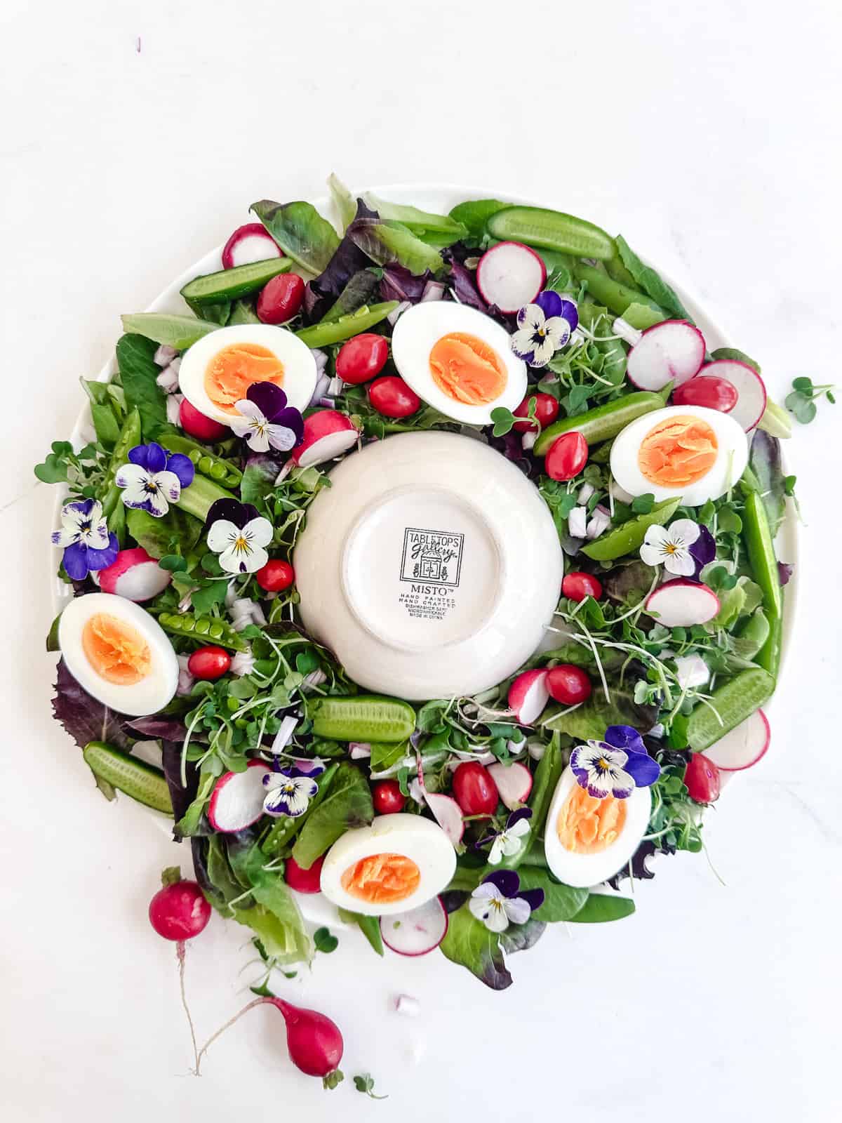 How to make a wreath salad: finished salad with bowl still on platter.