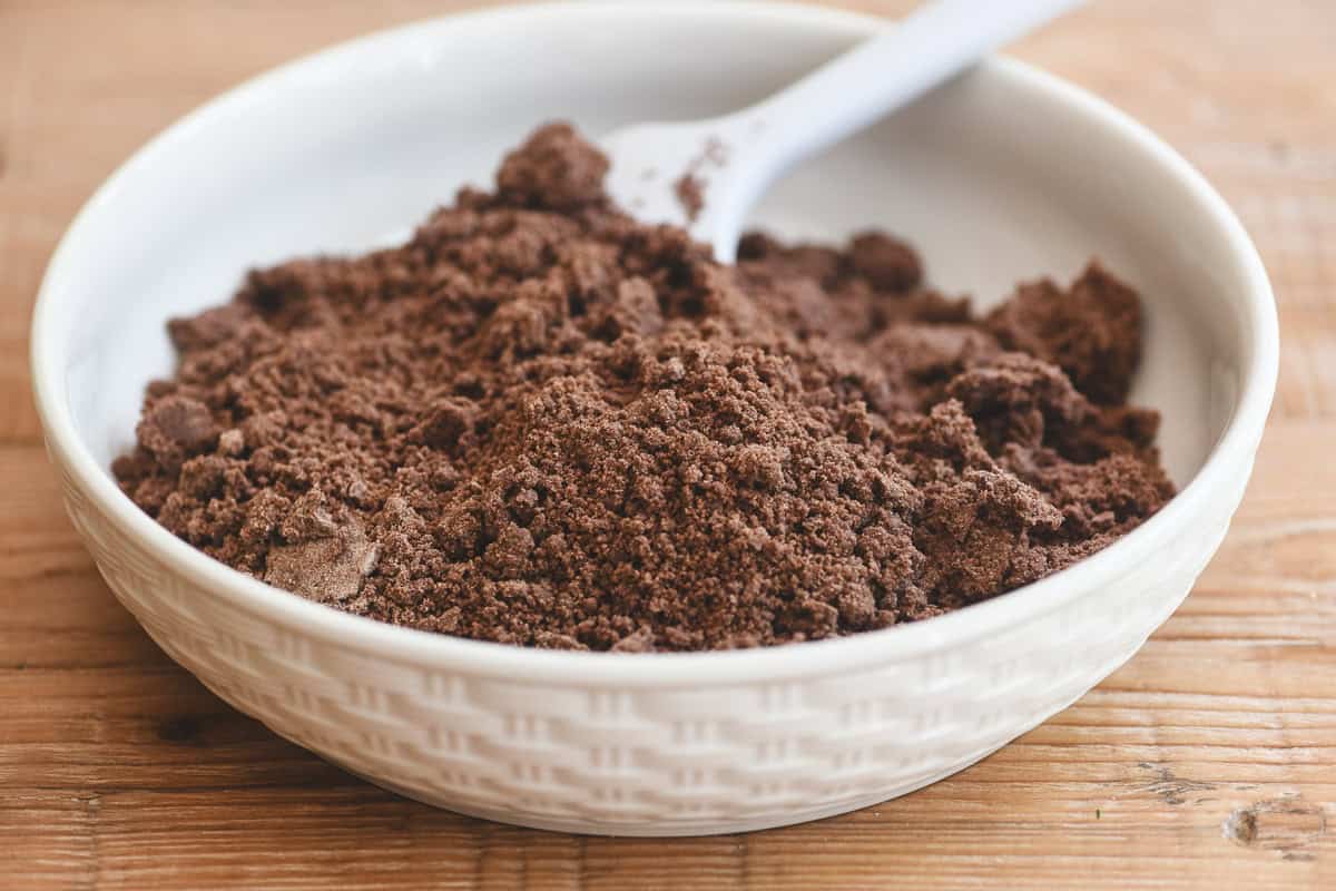Crumbly chocolate shortbread crust base