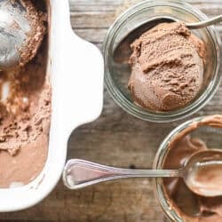 No churn Nutella ice cream, in small bowls.